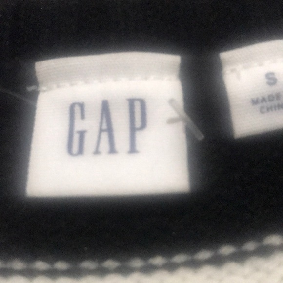 Gap Sweater😍😍💋 - Picture 3 of 3